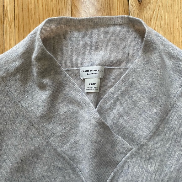 Club Monaco 100% cashmere sweater - Picture 2 of 3